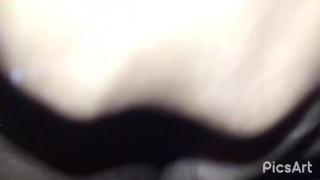 joven latina se mastuba