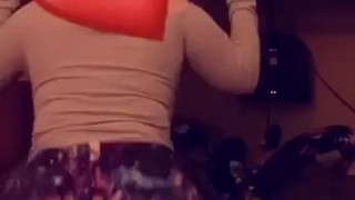 thick white girl twerks for you 