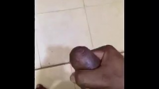 Me vengo bien rico pajiandome 