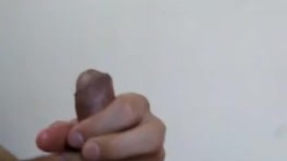 Me hago una rica paja en mi cama