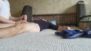 Оседлала соседа по общаге на скрипучем диване после бурной вечеринки.