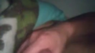 Me masturbo en mi cama
