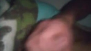 Me masturbo en mi cama