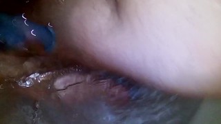 Сосет сам себе дрочит в ванной self suck autofellatio self footjob