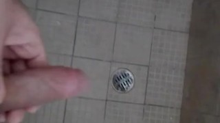 Me ayudas a despertar mi polla?