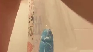 Curvy girl rides dildo 