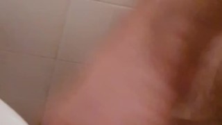 masturbate in the bathroom, masturbando no wc.