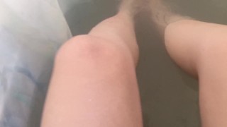 BATH FEET TEASE 