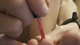 ♥ mi metto lo smalto rosso sui piedini ♥