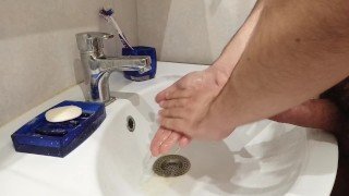 How to wash your hands with pee! Covid disinfection !)
