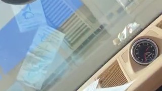 Freak hoe flash her tits at strangers 