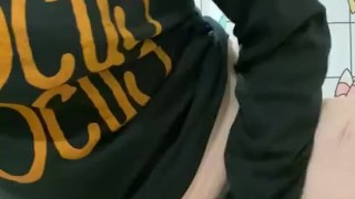 Quick masturbation while at a friend’s house