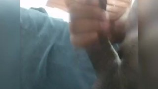 Cubanobeebo caliente, botando leche en la mañana