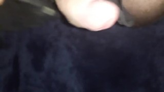 Je me branle dans la culote de la mère de mon meilleur ami je jouis dedans