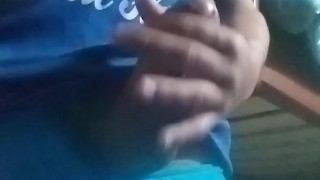 Me masturbo viendo mujeres masturbándose