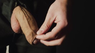 Leker lite med kuken