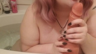 Bbw cutie sucking cock in the bath