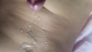 Esto sucede cuando pienso en el hermoso trasero de Lana Rhoades. Masturbación masculina. Mucho semen