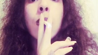 Fumando um cigarro