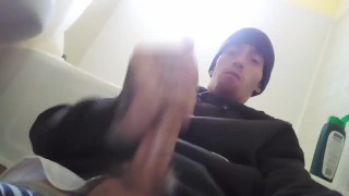 Guy in hoodie and beanie masterbate to cumshot