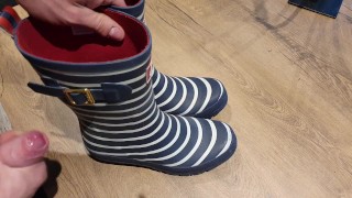 Her rubberboots