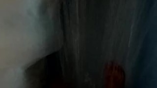 ТОЛСТЫЙ ПАРЕНЬ ДРОЧИТ В ДУШЕ