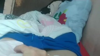 Erección matutina a escondidas