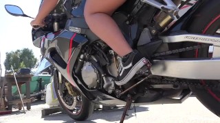 Clutch Pump - Clicking with Sneakers Street Bike