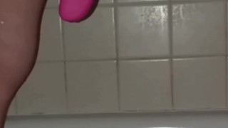 Omg i came soo hard i squirted with orgasms down my thighs while vibrating my pussy!