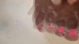 Lick my feet and make me cum