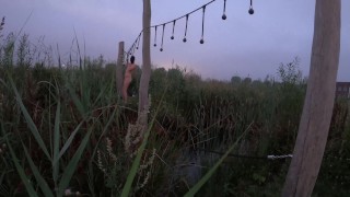 Openbaar naakte buiten fitness parcours