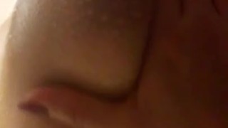 Jugando con mis tetas