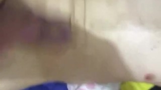 Moreno con pene grande le envia video a su companera de clases