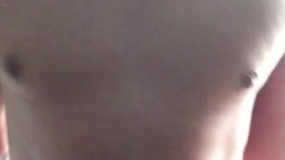 Hombre tatuado obtuvo una gran descarga de semen con su gran verga. Orgasmo masculino mexicano.