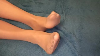 Seamless pantyhose pussy