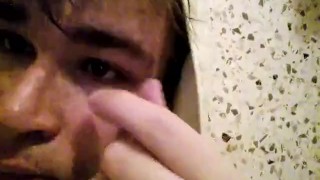 Артем сосет сам себе дрочит ногами лижет ноги в ванной self suck autofellatio self footjob 