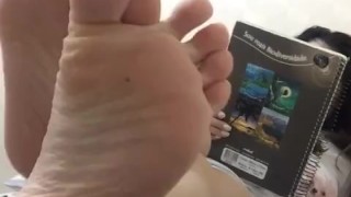 @tici_feet IG ticii_feet TICI FEET rubbing my feet ignoring you (preview)