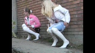 Very nice double peeing