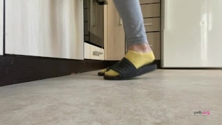 Candid Kitchen Small Feet Tease Yellow Socks Trailer