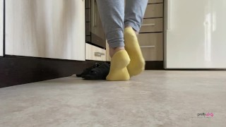 Candid Kitchen Small Feet Tease Yellow Socks Preview