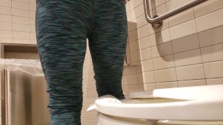  Hotwife Peeing