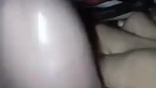 Camarero en baño de hotel