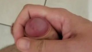 Joven hétero pela primeira vez na masturbação twink
