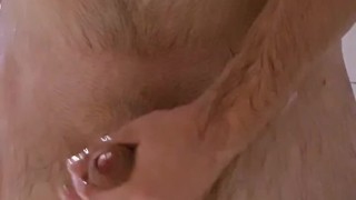 Spio il mio Fidanzato Sotto la Doccia Mentre si Masturba il Cazzo