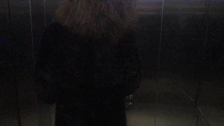 Juicy Milf sucked me in the elevator and invite to finish at her house