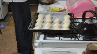 Suddenly, for some reason, I wanted ... buns with apples.
