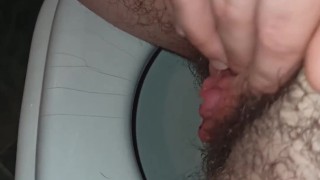 Mi masturbo di nascosto di notte