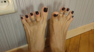 Spreading and Wiggling Long sexy Toes with toerings - OlgaNovem