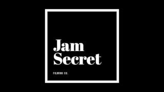 Maestra de zumba seduce a plomero y se la coge duro