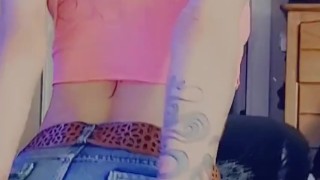 Booty shake cuz why not 